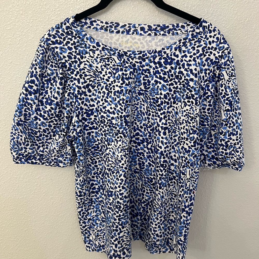 Lilly Pulitzer Blue and White Leopard Print Blouse excellent condition Medium